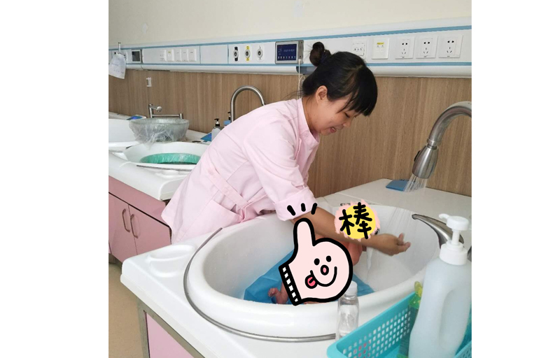 月嫂工作照 月嫂工作照